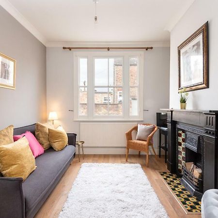 Appartamento Charming Base For 5 Near Bishy Rd Pass The Keys York Esterno foto