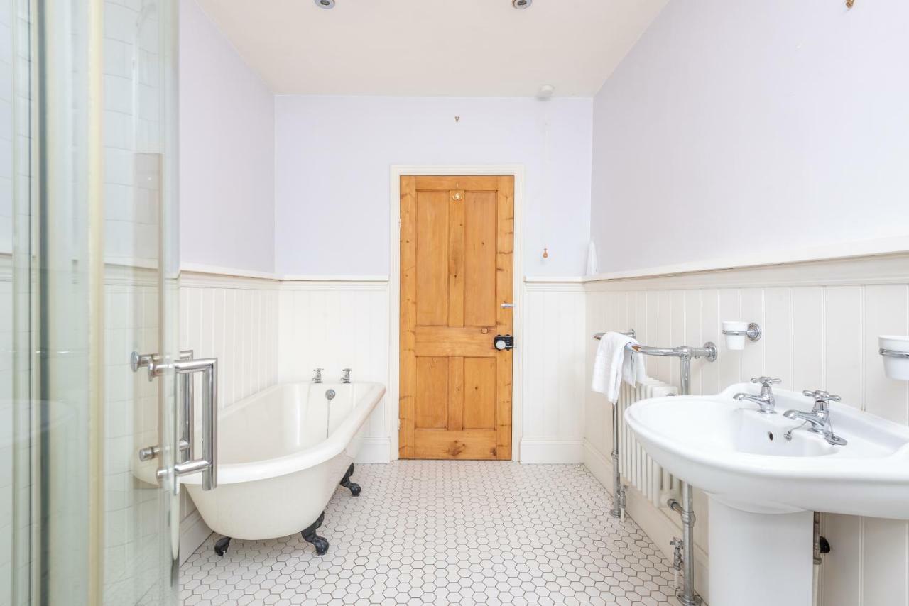 Appartamento Charming Base For 5 Near Bishy Rd Pass The Keys York Esterno foto