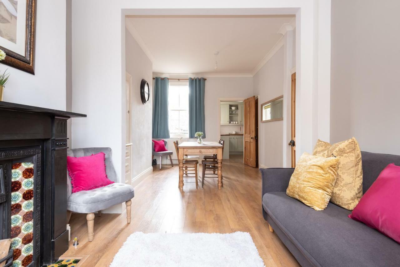 Appartamento Charming Base For 5 Near Bishy Rd Pass The Keys York Esterno foto