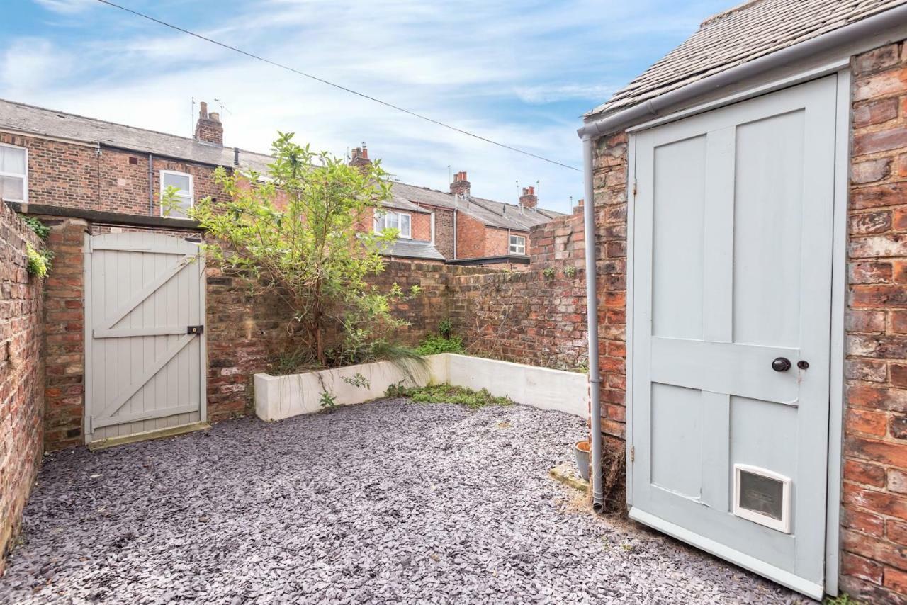 Appartamento Charming Base For 5 Near Bishy Rd Pass The Keys York Esterno foto