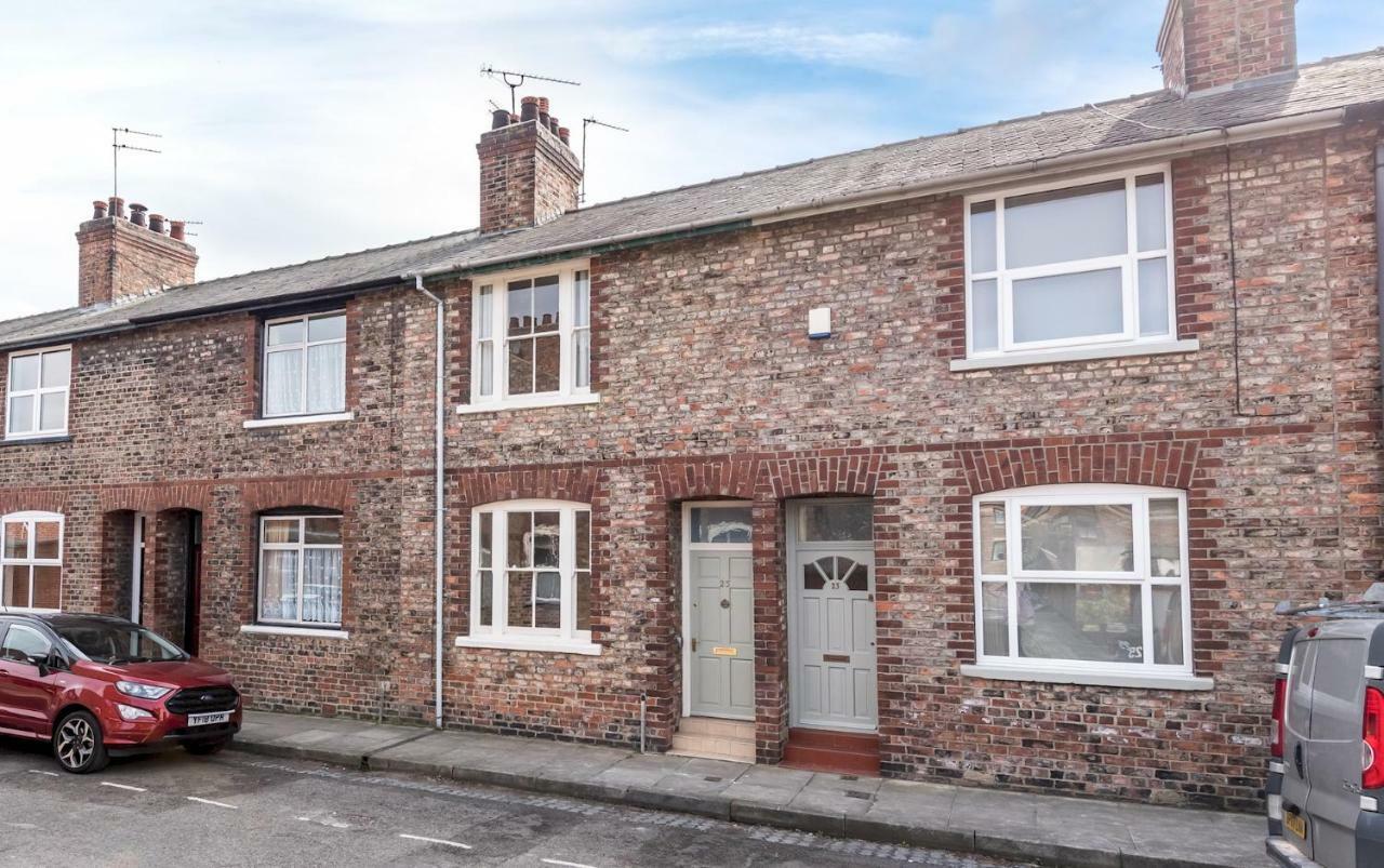 Appartamento Charming Base For 5 Near Bishy Rd Pass The Keys York Esterno foto