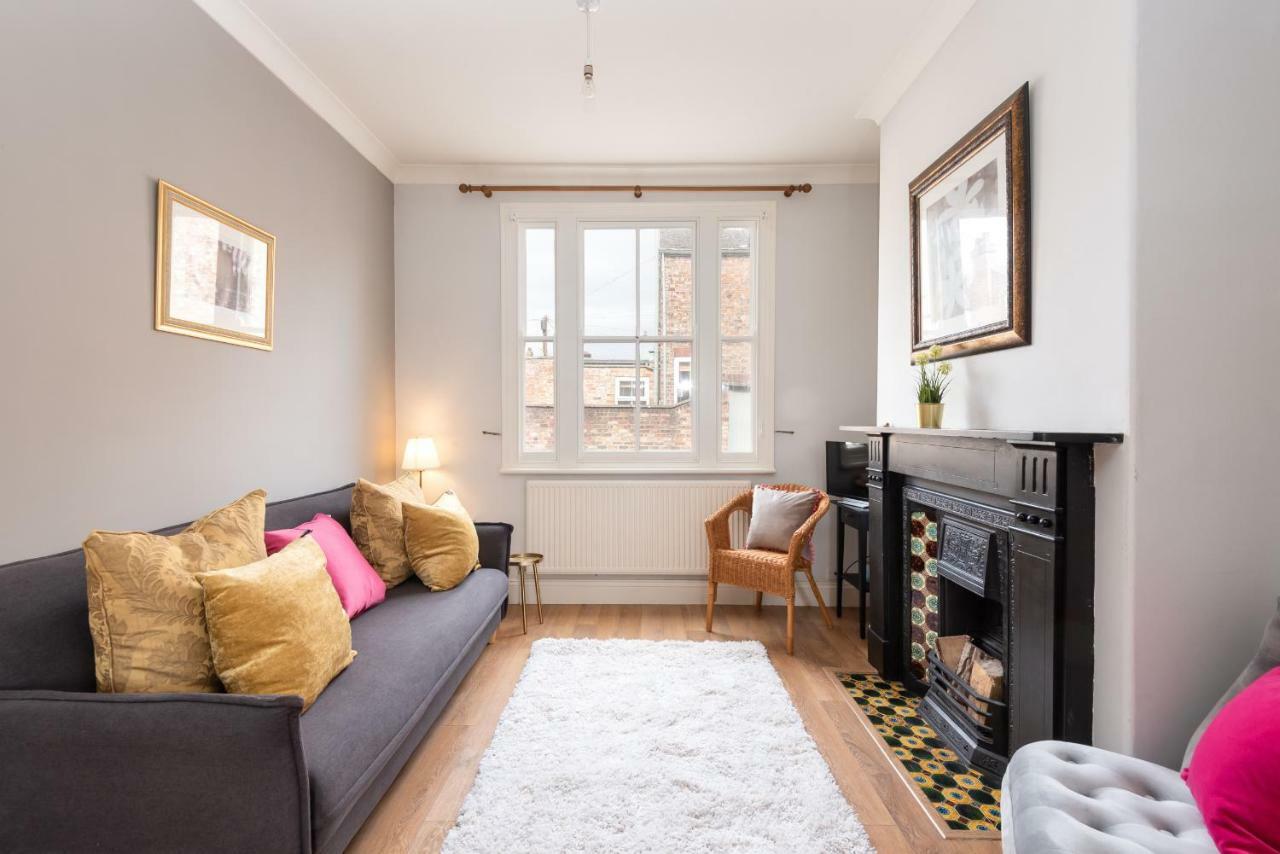 Appartamento Charming Base For 5 Near Bishy Rd Pass The Keys York Esterno foto