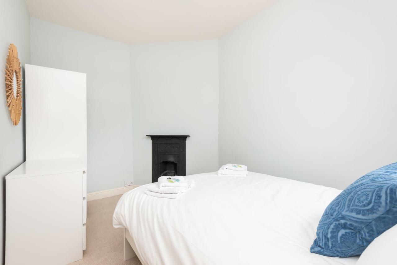Appartamento Charming Base For 5 Near Bishy Rd Pass The Keys York Esterno foto
