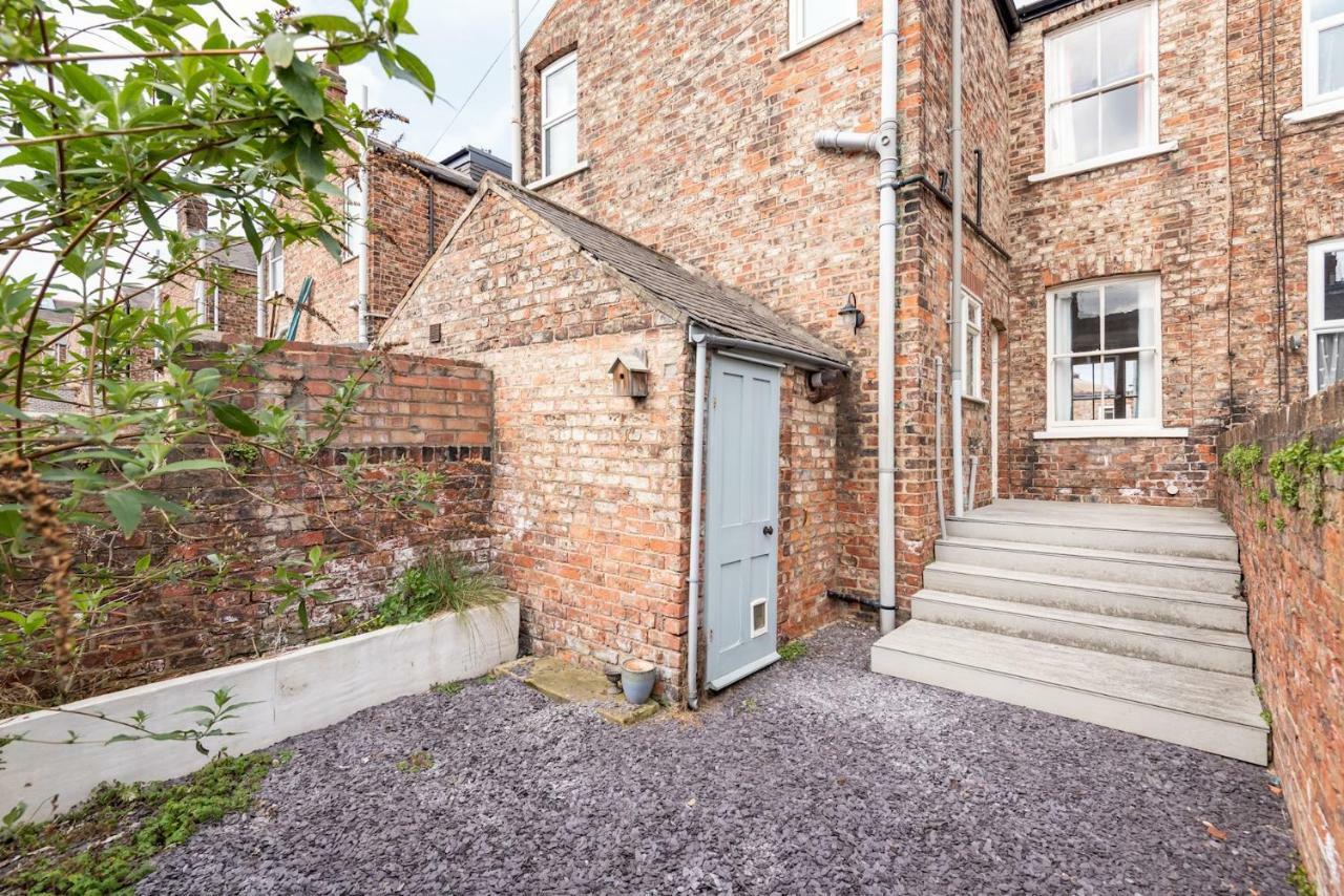 Appartamento Charming Base For 5 Near Bishy Rd Pass The Keys York Esterno foto