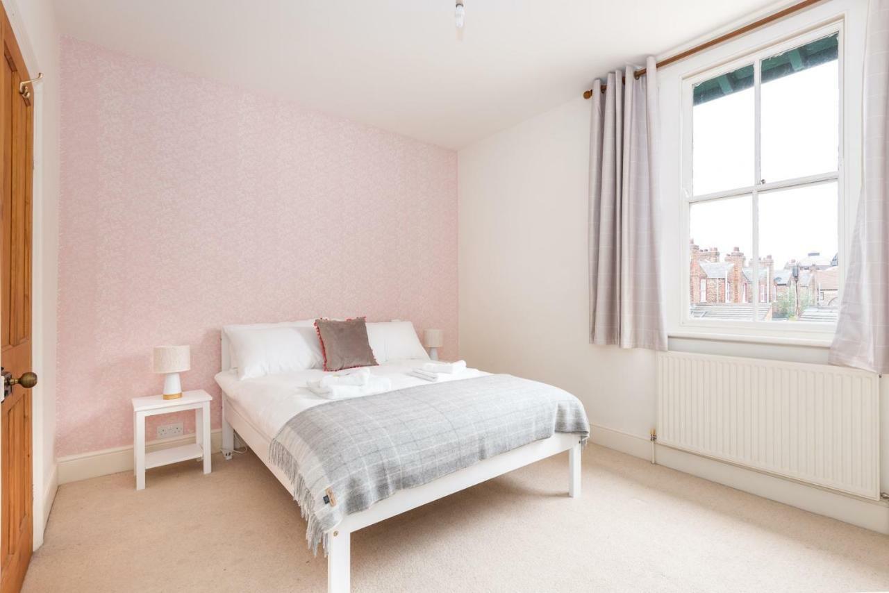 Appartamento Charming Base For 5 Near Bishy Rd Pass The Keys York Esterno foto