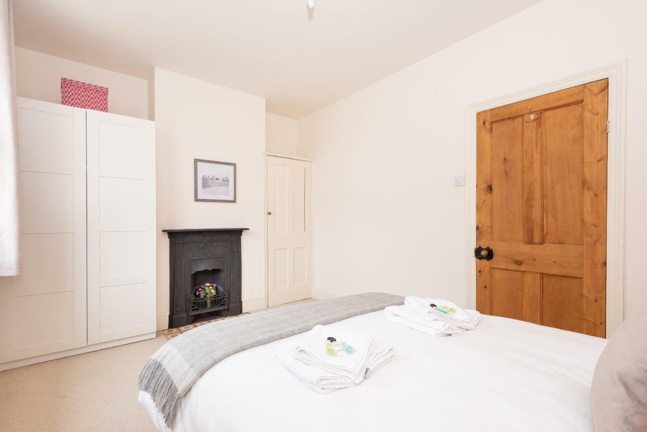 Appartamento Charming Base For 5 Near Bishy Rd Pass The Keys York Esterno foto