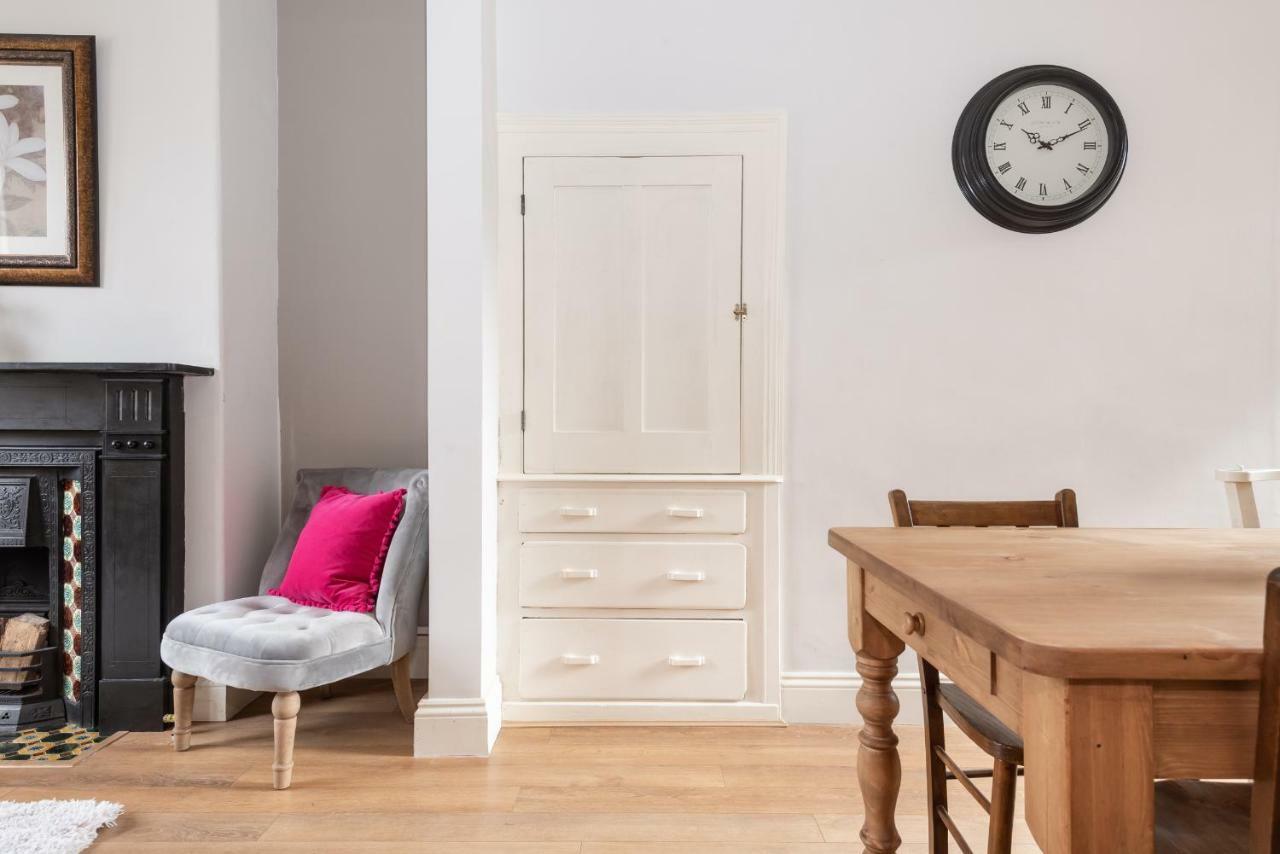 Appartamento Charming Base For 5 Near Bishy Rd Pass The Keys York Esterno foto