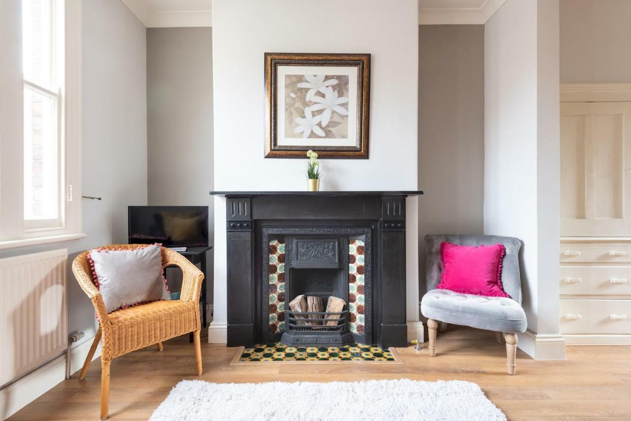 Appartamento Charming Base For 5 Near Bishy Rd Pass The Keys York Esterno foto