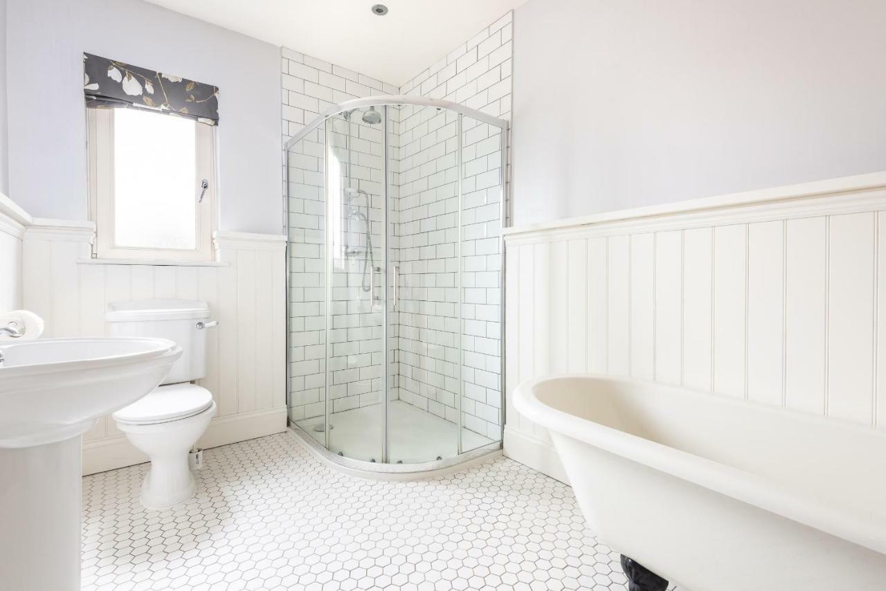 Appartamento Charming Base For 5 Near Bishy Rd Pass The Keys York Esterno foto