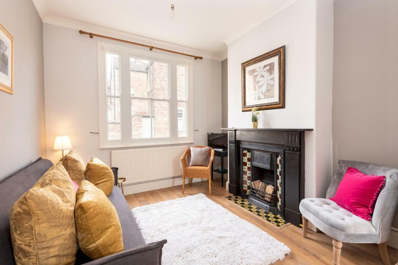 Appartamento Charming Base For 5 Near Bishy Rd Pass The Keys York Esterno foto
