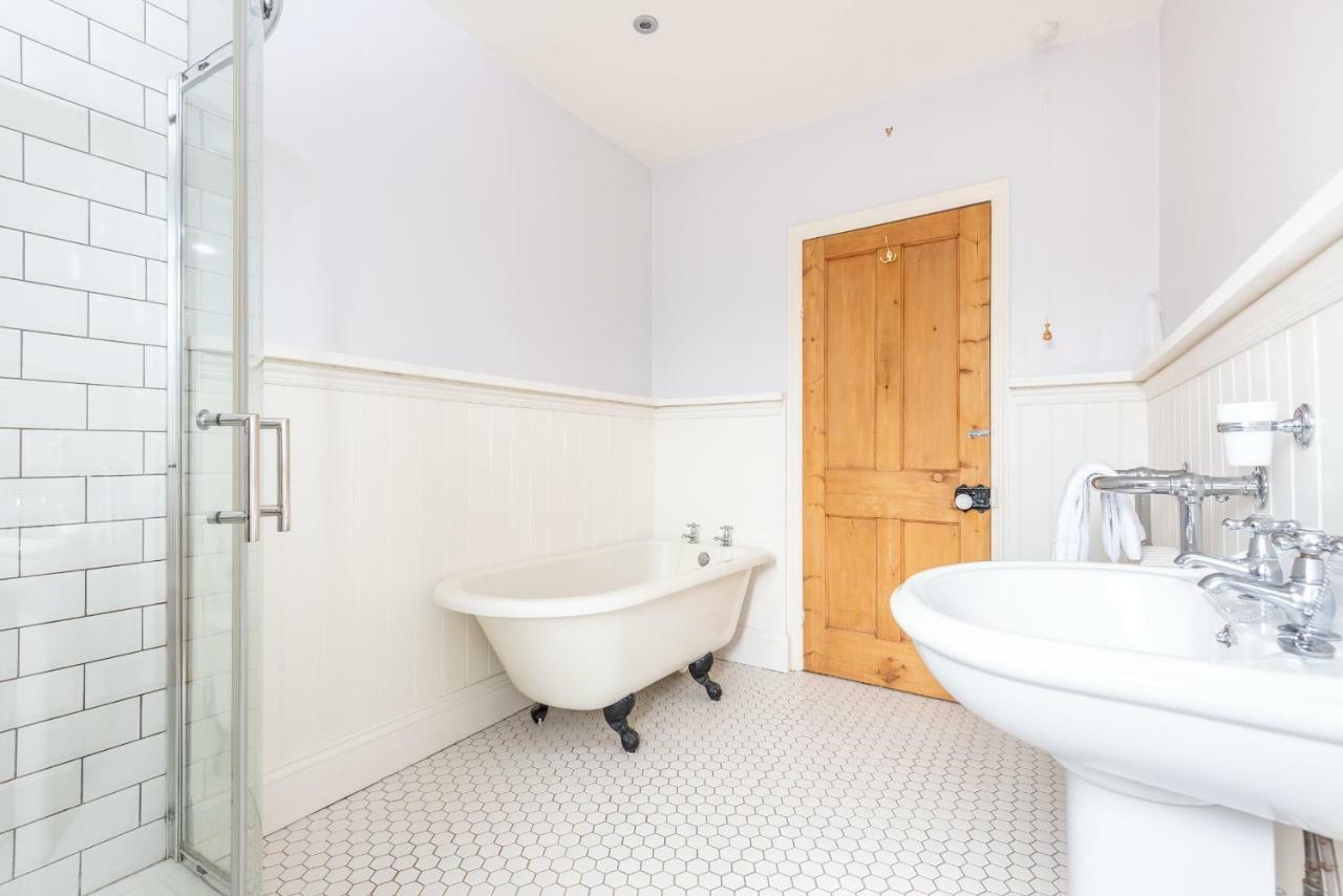 Appartamento Charming Base For 5 Near Bishy Rd Pass The Keys York Esterno foto