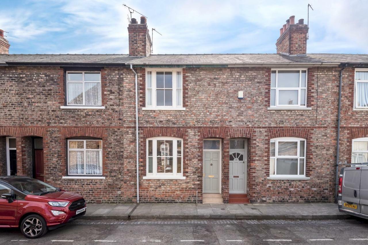 Appartamento Charming Base For 5 Near Bishy Rd Pass The Keys York Esterno foto