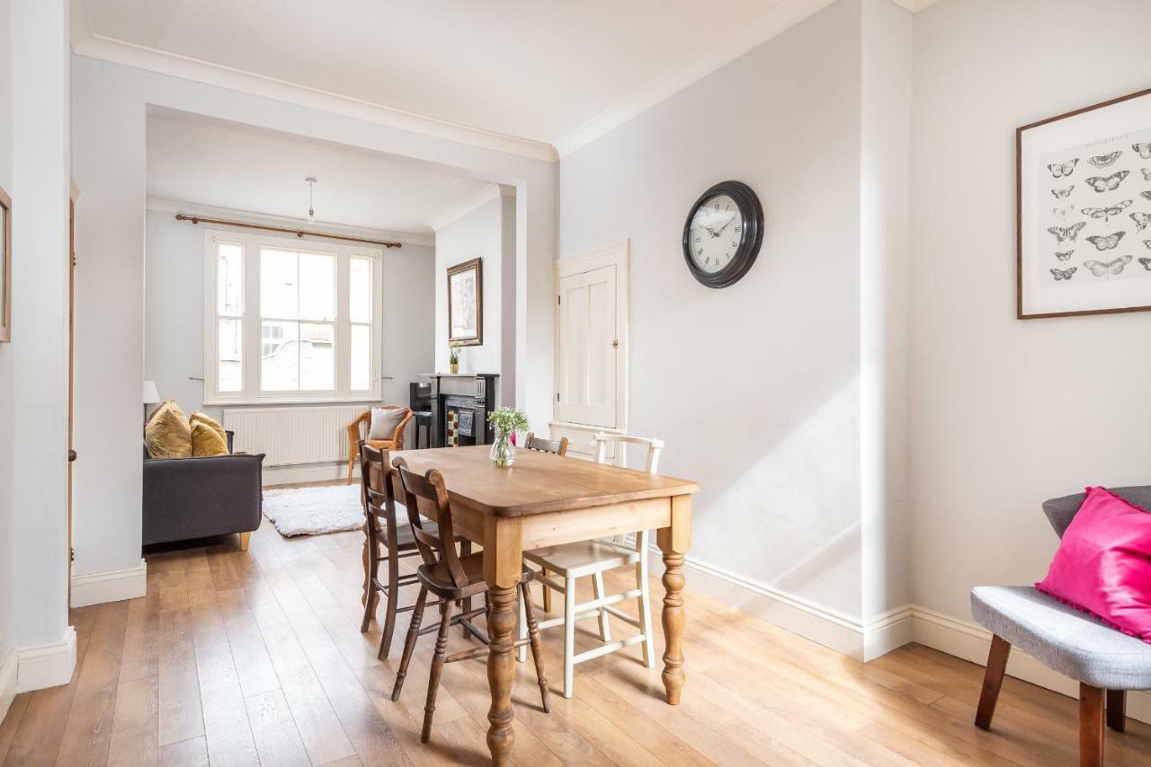 Appartamento Charming Base For 5 Near Bishy Rd Pass The Keys York Esterno foto