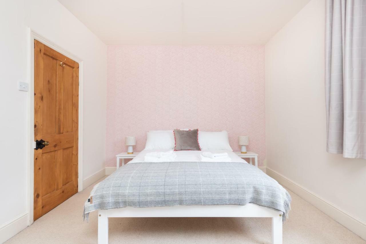 Appartamento Charming Base For 5 Near Bishy Rd Pass The Keys York Esterno foto